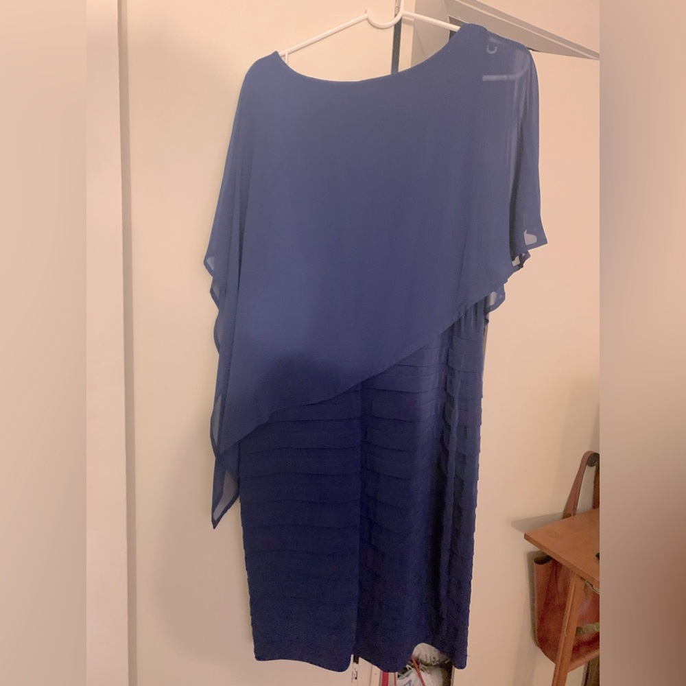 A lovely asymmetrical top half with a ribbed like bottom half.